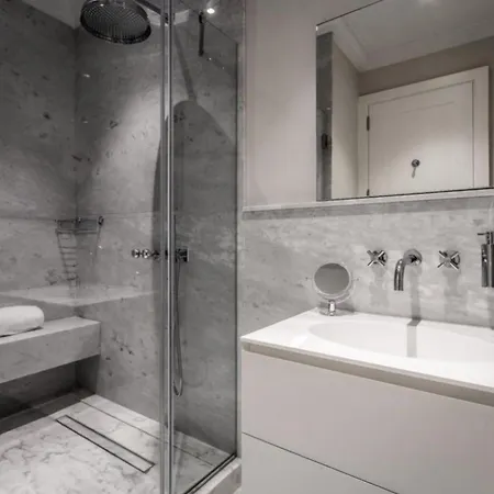 Luxury - 3 Bedrooms 2 Baths 슬리에마