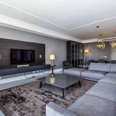 아파트 Luxury - 3 Bedrooms 2 Baths *